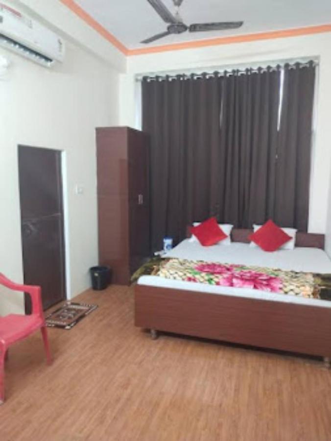 Goroomgo Paradise 3* Varanasi